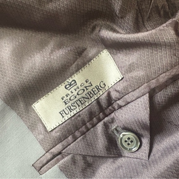 Men's gray Suit/ size unknown / pants off brand / don’t know